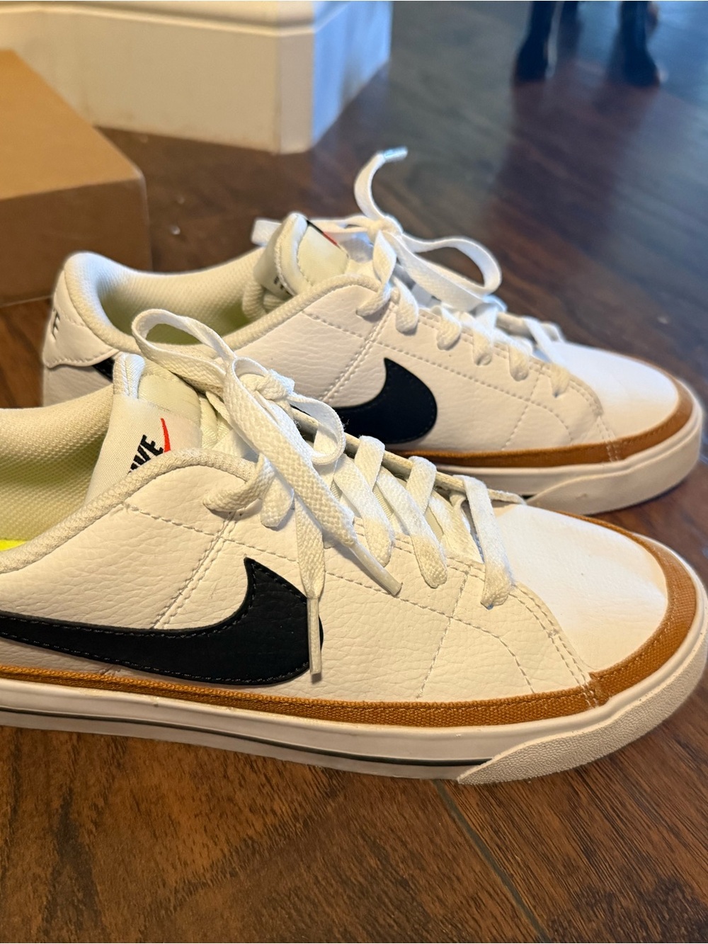 Nike Men’s White Leather Sneakers with Black Swoosh and Brown Trim
